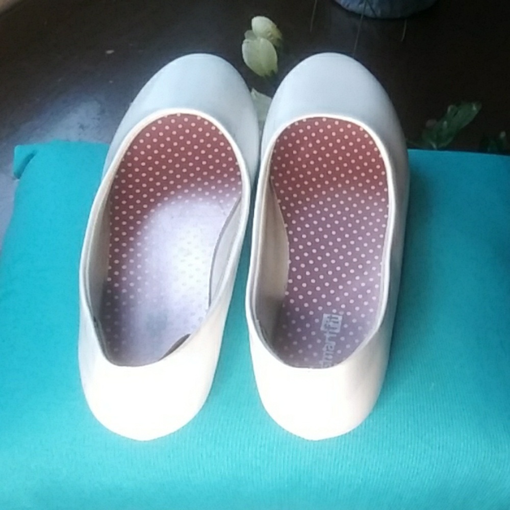 Shoes - Picture 3 of 5